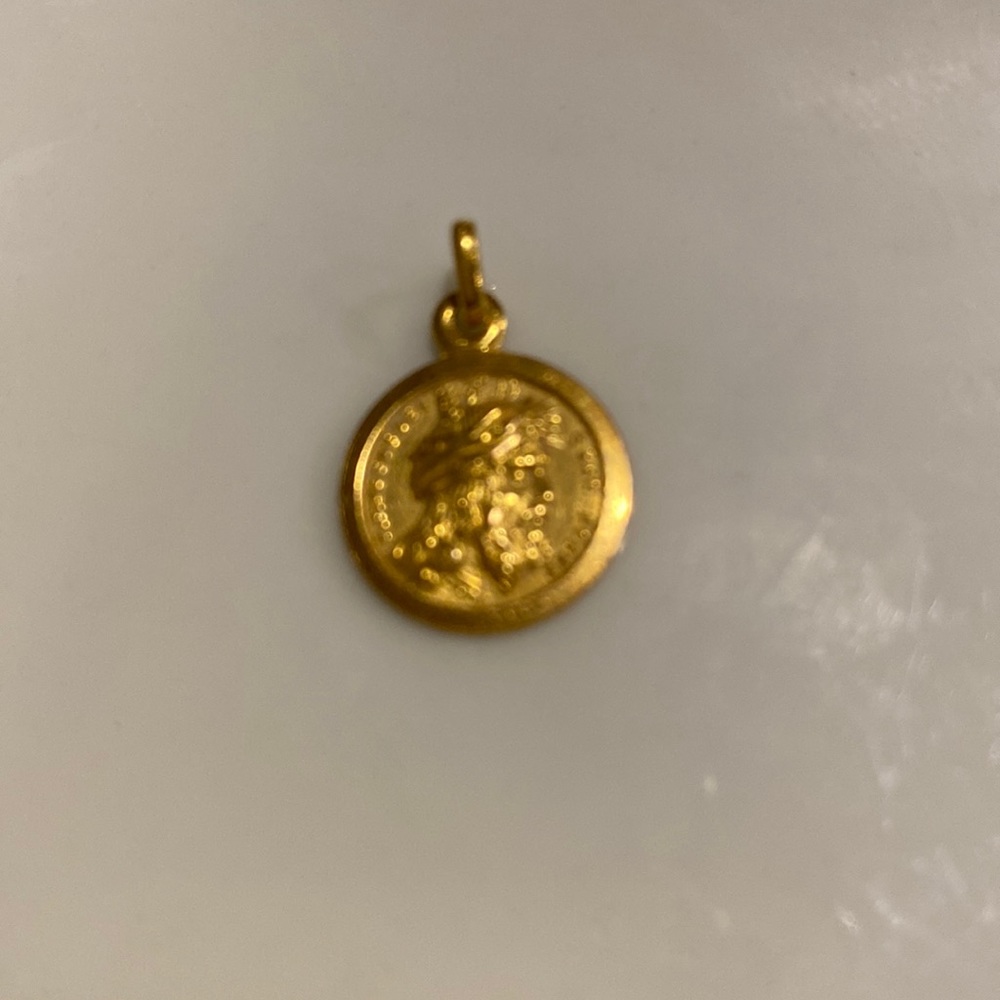 🎈18 KARAT KID GOLD JESUS CHARM 🎈